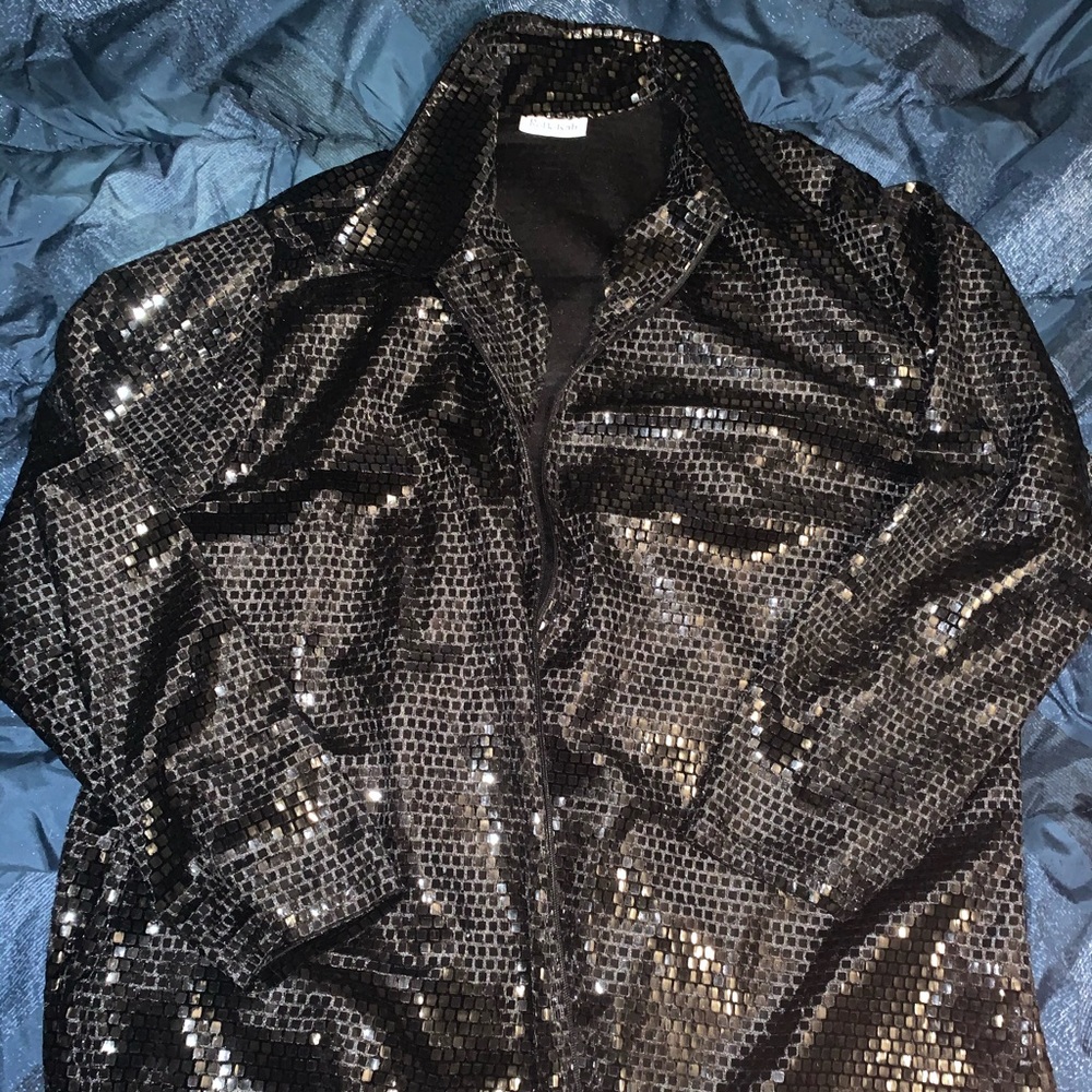 Super adorable black jacket!